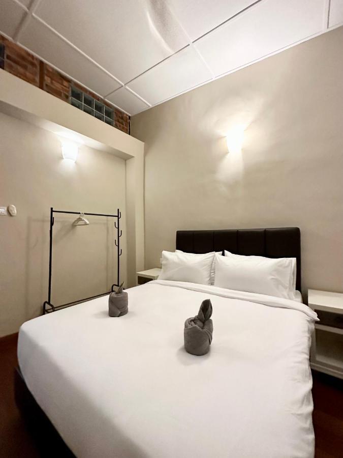Madras Inn 58-1 Private Bathroom 乔治敦 外观 照片