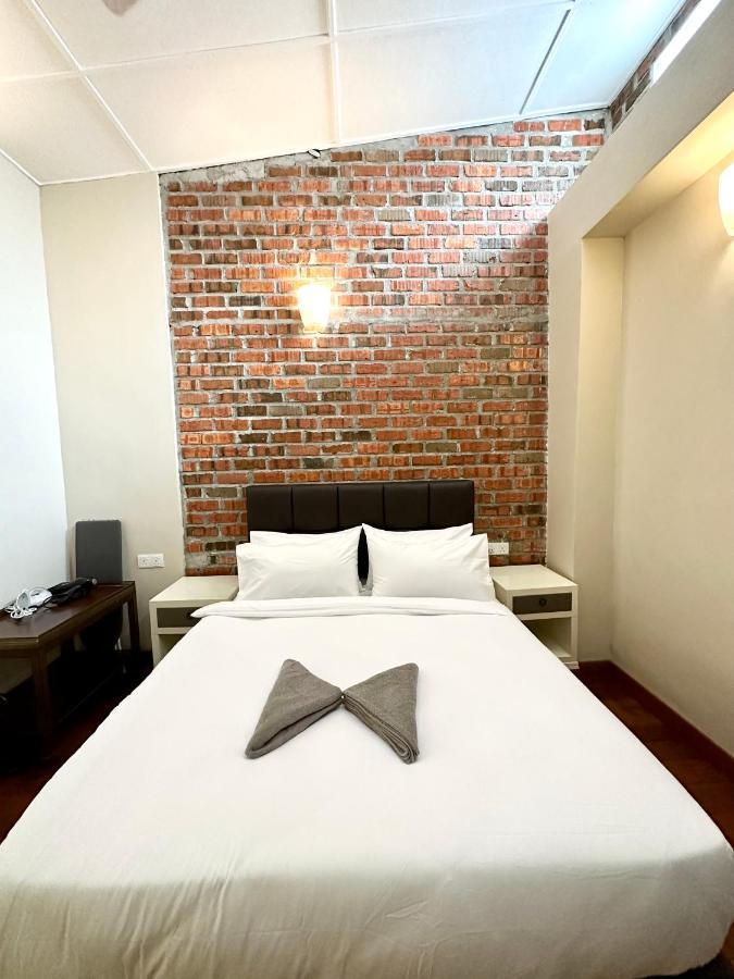 Madras Inn 58-1 Private Bathroom 乔治敦 外观 照片